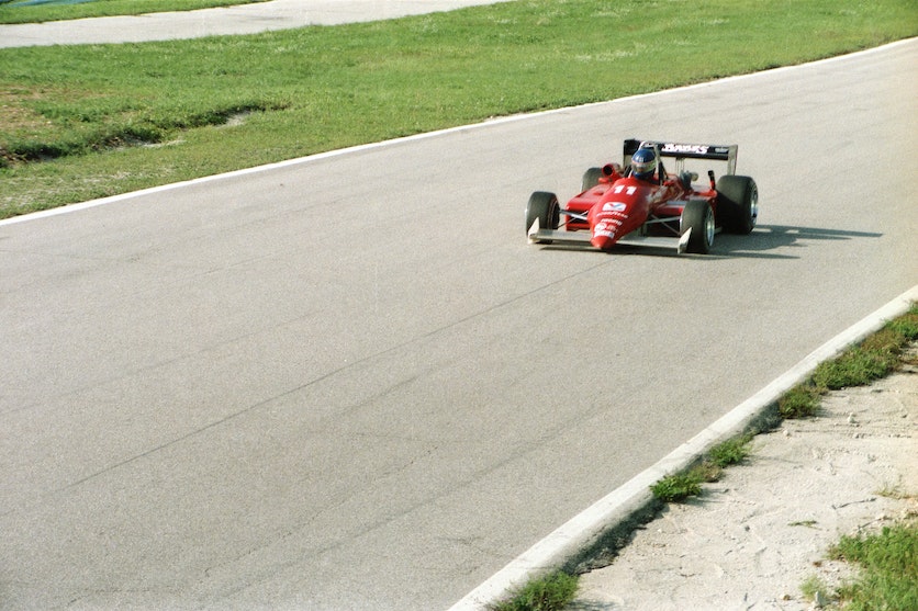 Formel 1 Auto auf der Rennstrecke