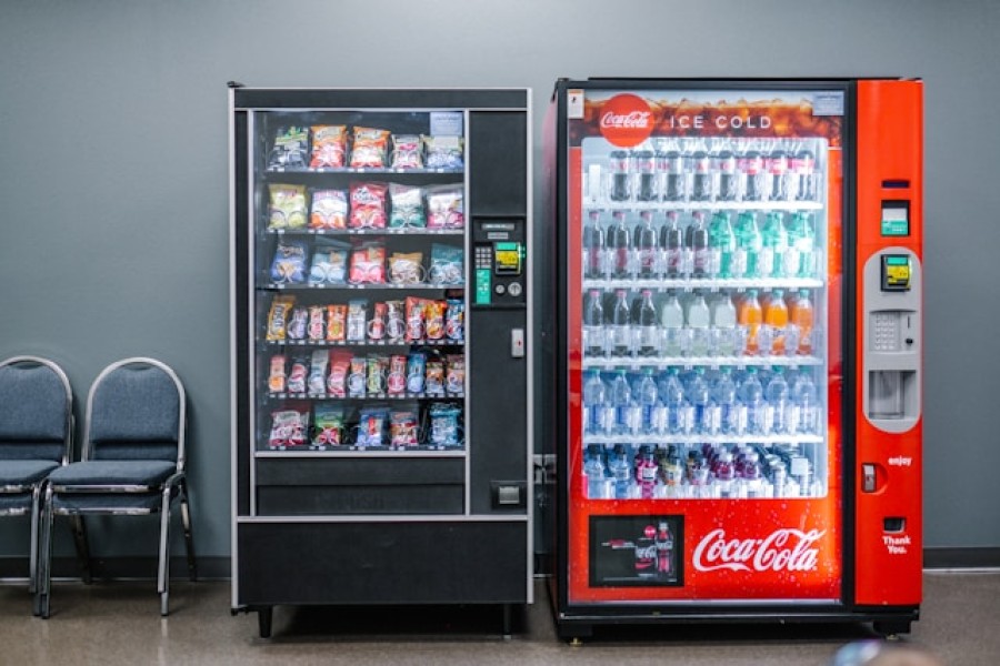 Essens- und Coca Cola Automat nebeneinander
